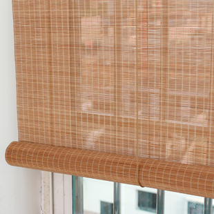 木竹簾有捲簾式的木竹簾窗簾及百摺式的木竹簾窗簾跟拉門的相似，也可以做成空間區隔的屏風
